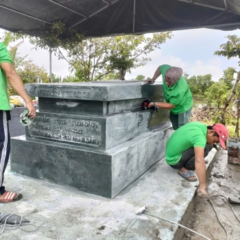 Mộ đá hoa cương tại Bình Dương