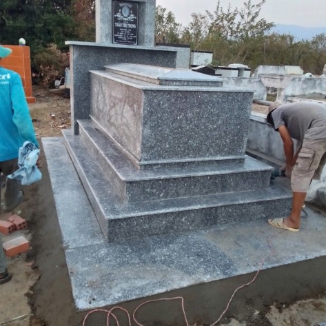 So Sánh Đá Bia Mộ Nguyên Khối Và Đá Ghép: Nên Chọn Loại Nào?