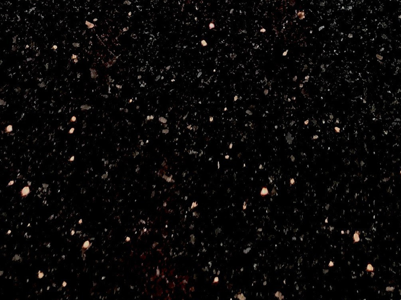 Thiết kế nổi bật với đá granite ốp cầu thang màu đen