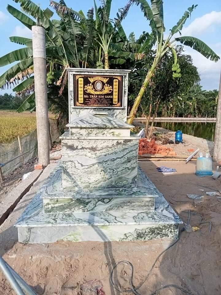 vệ sinh mộ đá