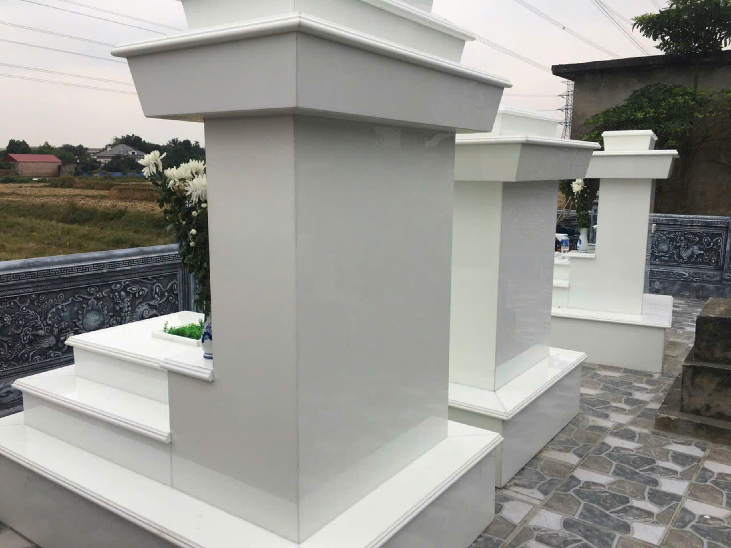 mộ đá hoa cương 2025