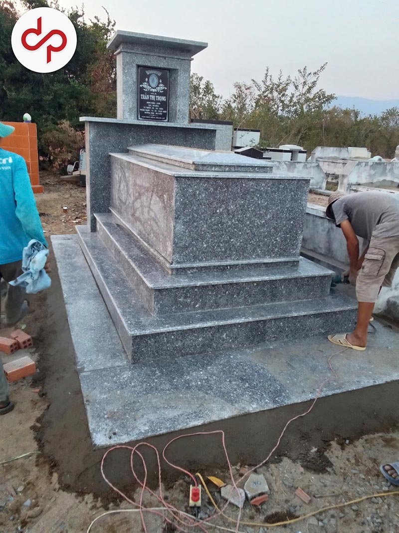 Cơ sở khắc bia mộ gần đây