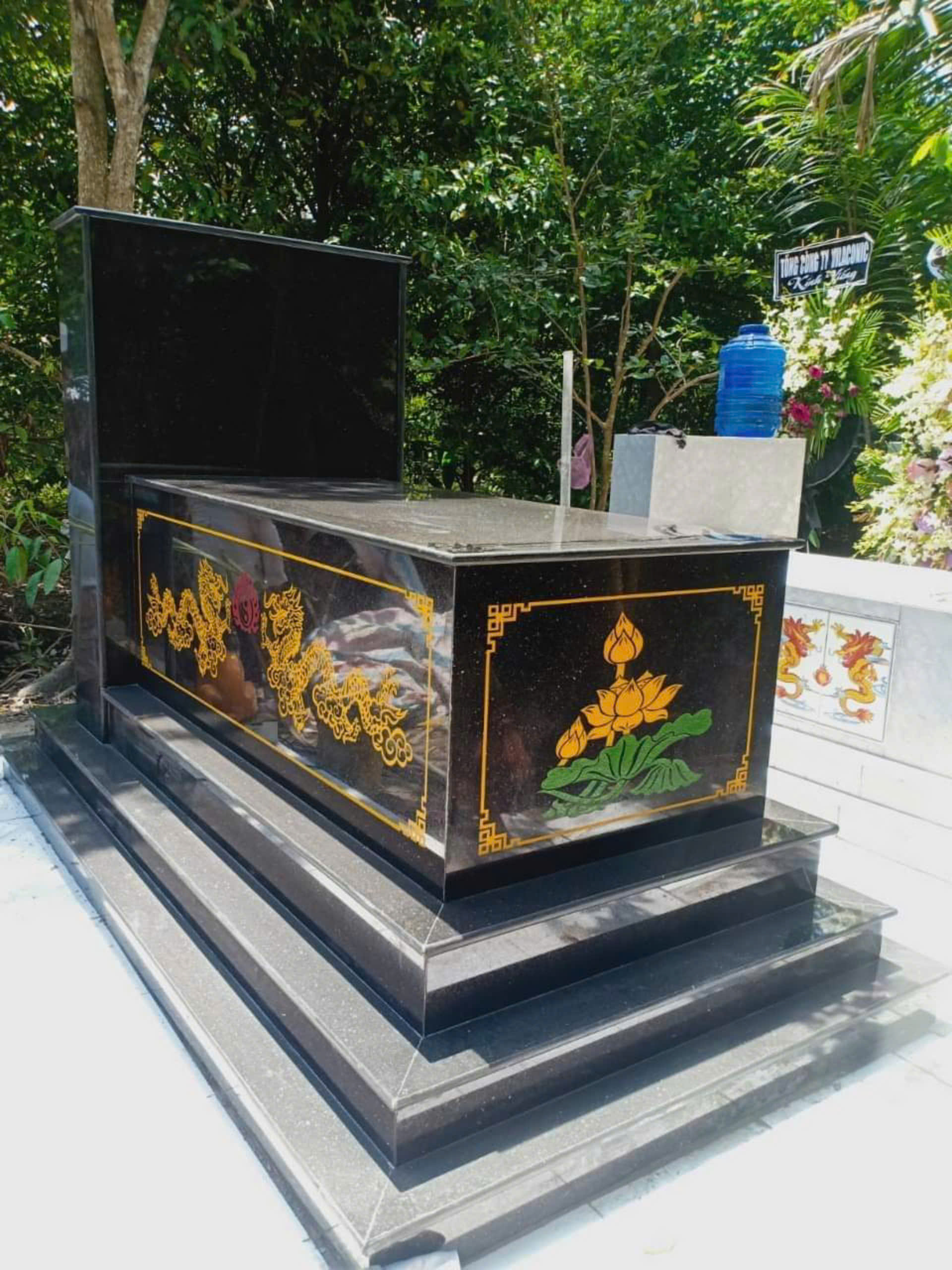 báo giá mộ đá hoa cương